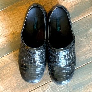 Nurse shoe CushionAire 8.5 shoes like new